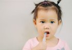 Brushing baby’s teeth- when to start and how?