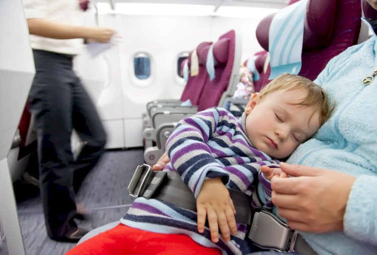 Flying With Baby – Rules And Precautions That You Need To Follow